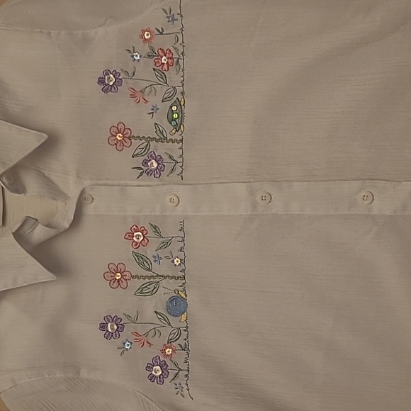 NWOT Alfred Dunner Embroidered and Beaded Floral/Kitsch Short Sleeved Blouse - Picture 3 of 13